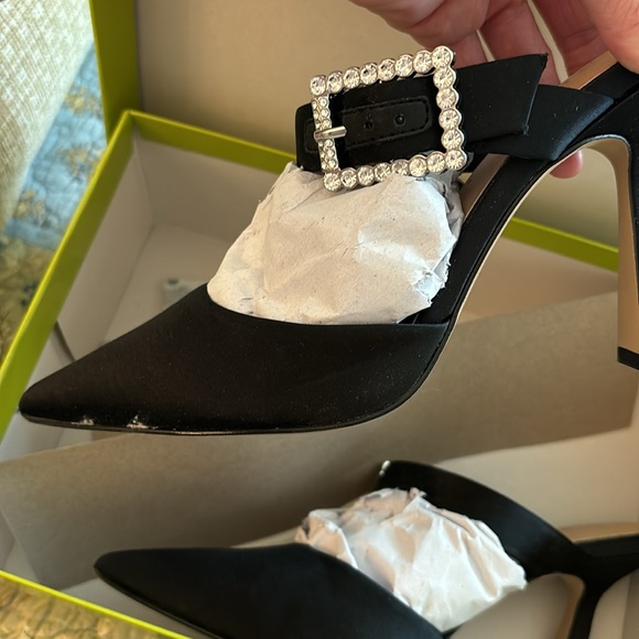 Gianni Bini Black heels with Silver buckle - Picture 2 of 2